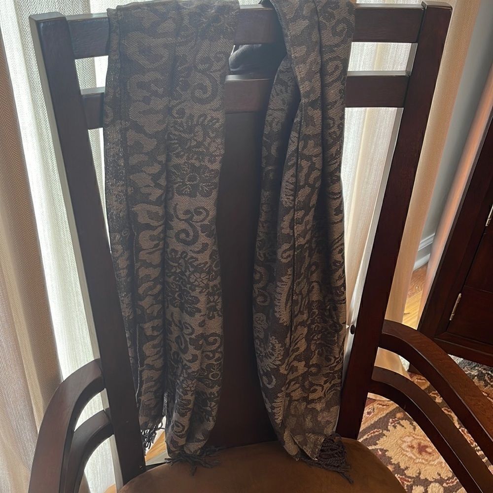 Gray and black light weight scarf with fringes